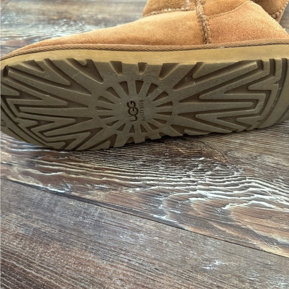 UGG Classic Women’s Boots - Picture 4 of 4